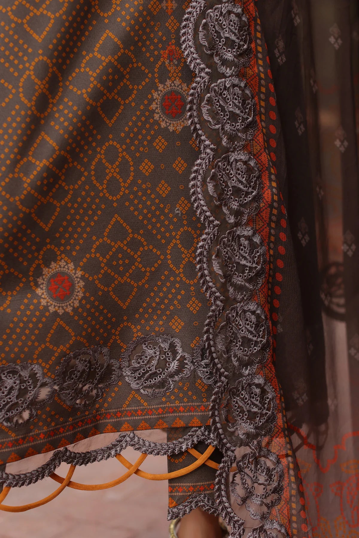 Chrizma Combination - 3-PC Embroidered Lawn Collection CCS-4-27