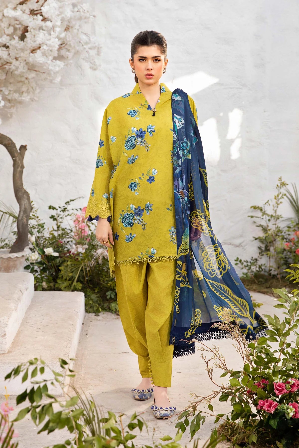 Shop 3 Pc Unstitched Printed Green Lawn Suit at Best Price | Tayaba