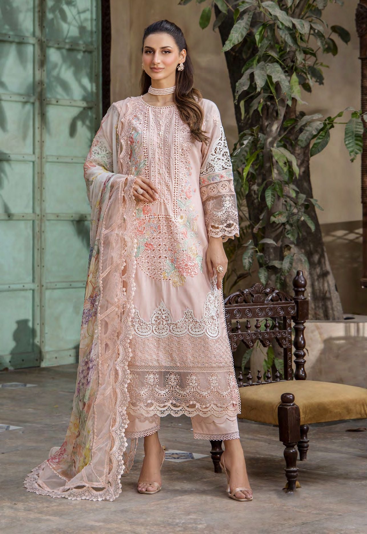 EA-LL-5530 | Elegant Embroidered Lawn Suit for Special Occasions – Tayaba